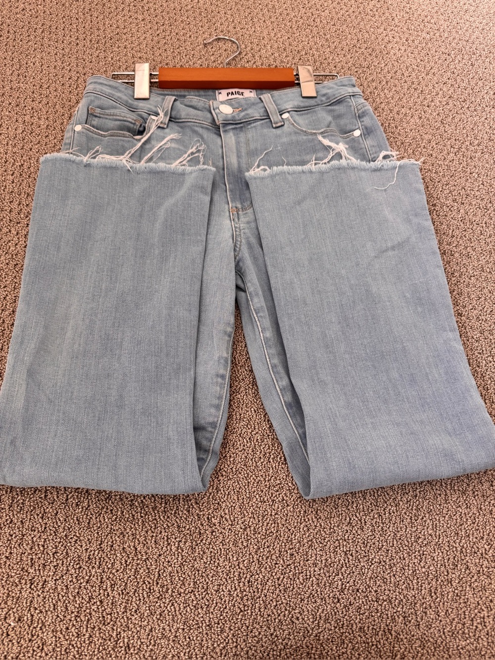 PAIGE ‘Colette Crop Flare’ Jeans in faded denim with bottom mini frayed. Sz 27